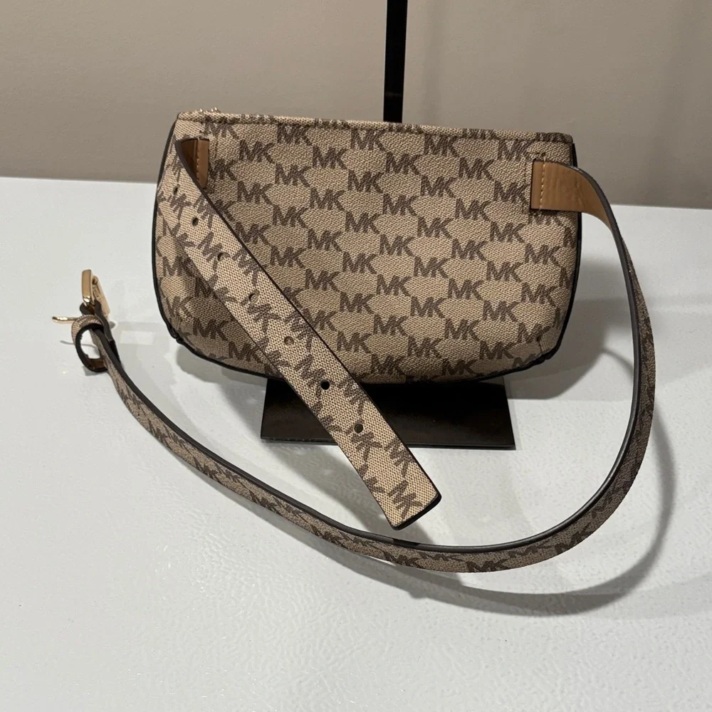 Michael Kors Signature Logo Belt Bag /Waist Fanny Pack NWOT - Picture 6 of 8